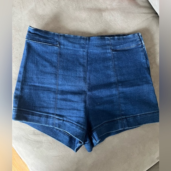 “Summer Sale” Short jean shorts with side zip - Picture 2 of 3